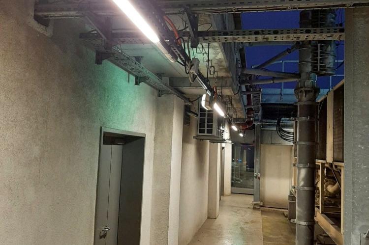 Wymiana opraw oświetleniowych w częściach technicznych budynku